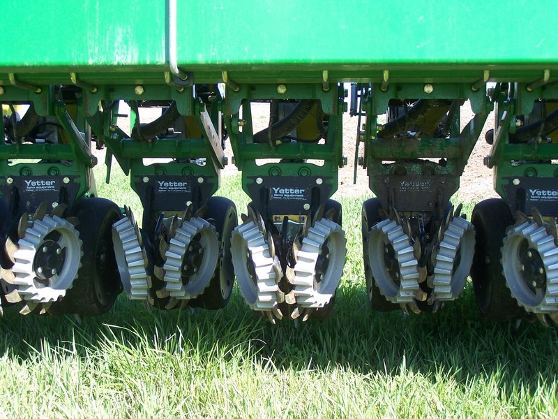 front view of multiple rows of the 2967-029/097 Short Floating Row Cleaner