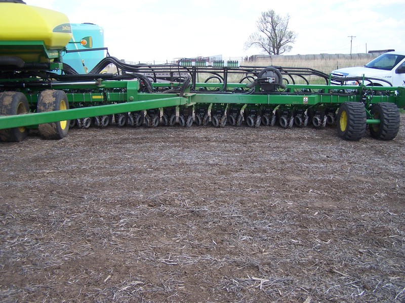 Wide shot front view of multiple rows of the 2967-029/097 Short Floating Row Cleaner