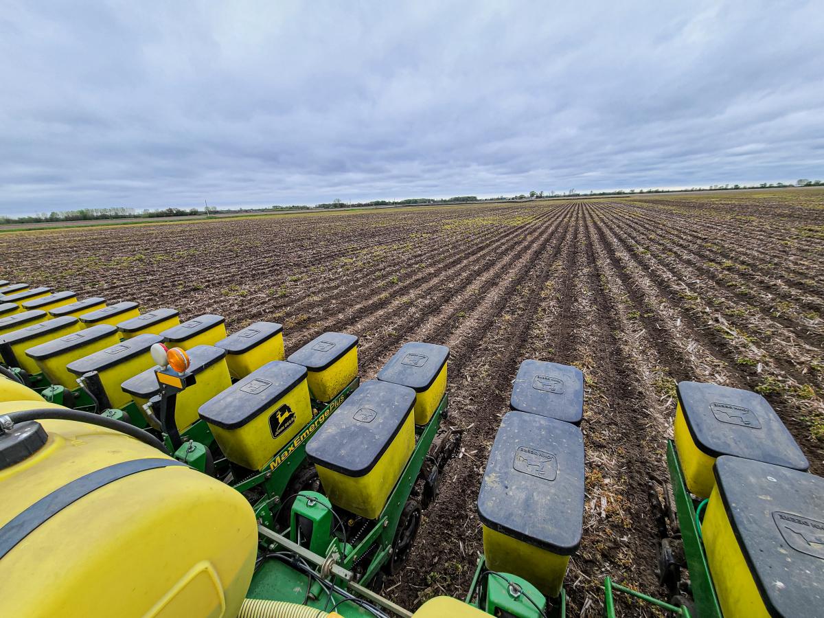 Aerial view of John Deere planter in the field with 2967-029 Short Floating Row Cleaners